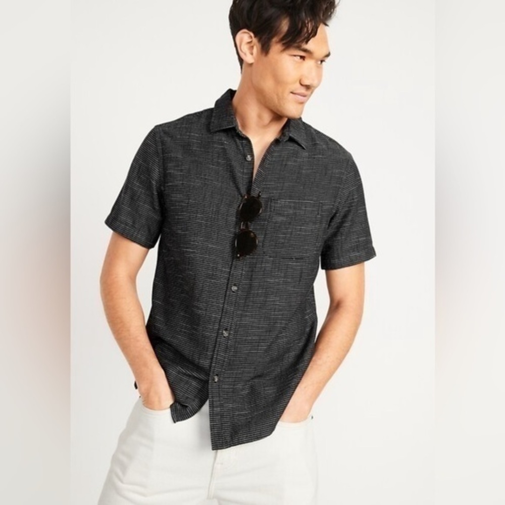 Old Navy Black relaxed, fit button-down, short sleeve, summer shirt, size medium